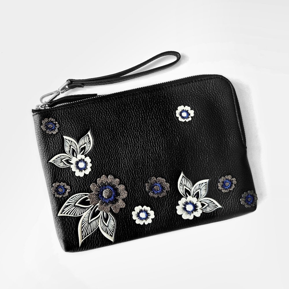 NWOT VERA BRADLEY Black Mallory RFID Leather Floral Wristlet with Charger Pocket